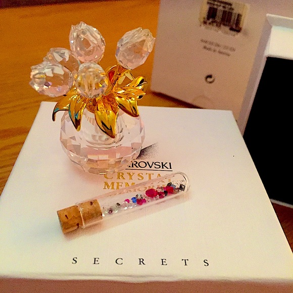 Swarovski Other - Swarovski Crystal Gold Memories Tulip Flacon Case